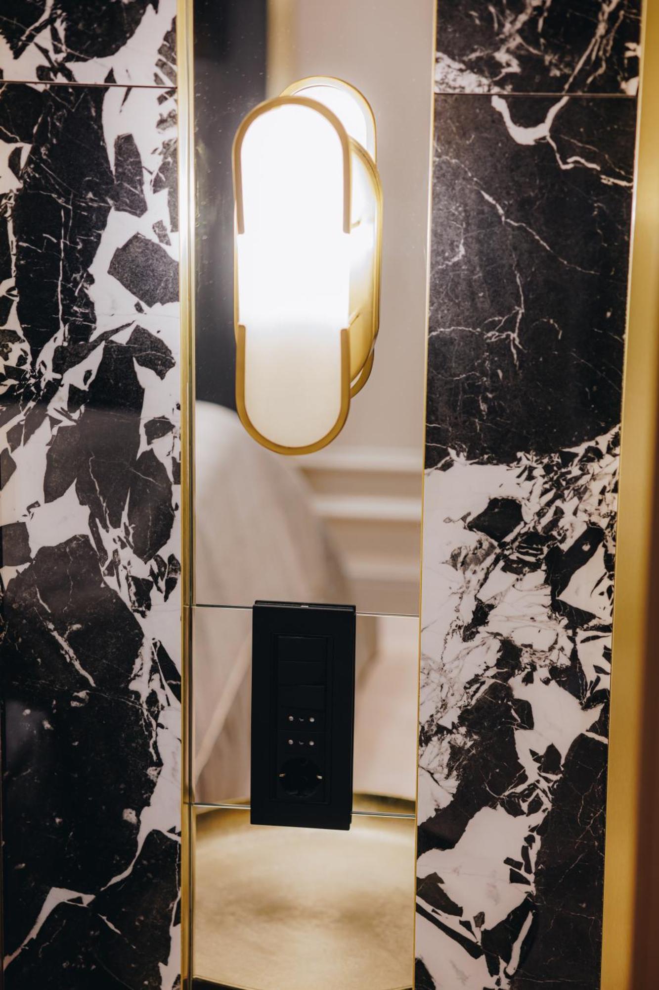 Marble Apartment *